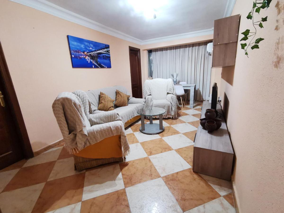 SleepIn Triana Appartement Sevilla Buitenkant foto
